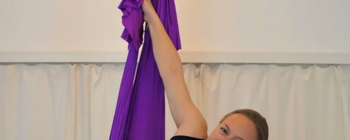 Fly & Stay: Aerial Yoga Retreat in Wien