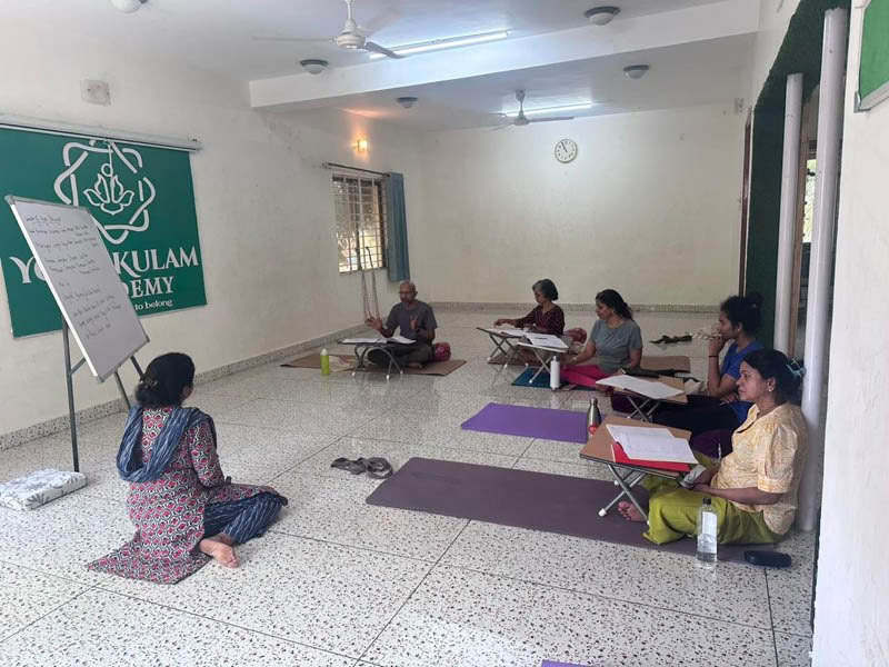 200-Stunden-Wochentags-Yoga-Lehrer-Ausbildungskurs in Bengaluru