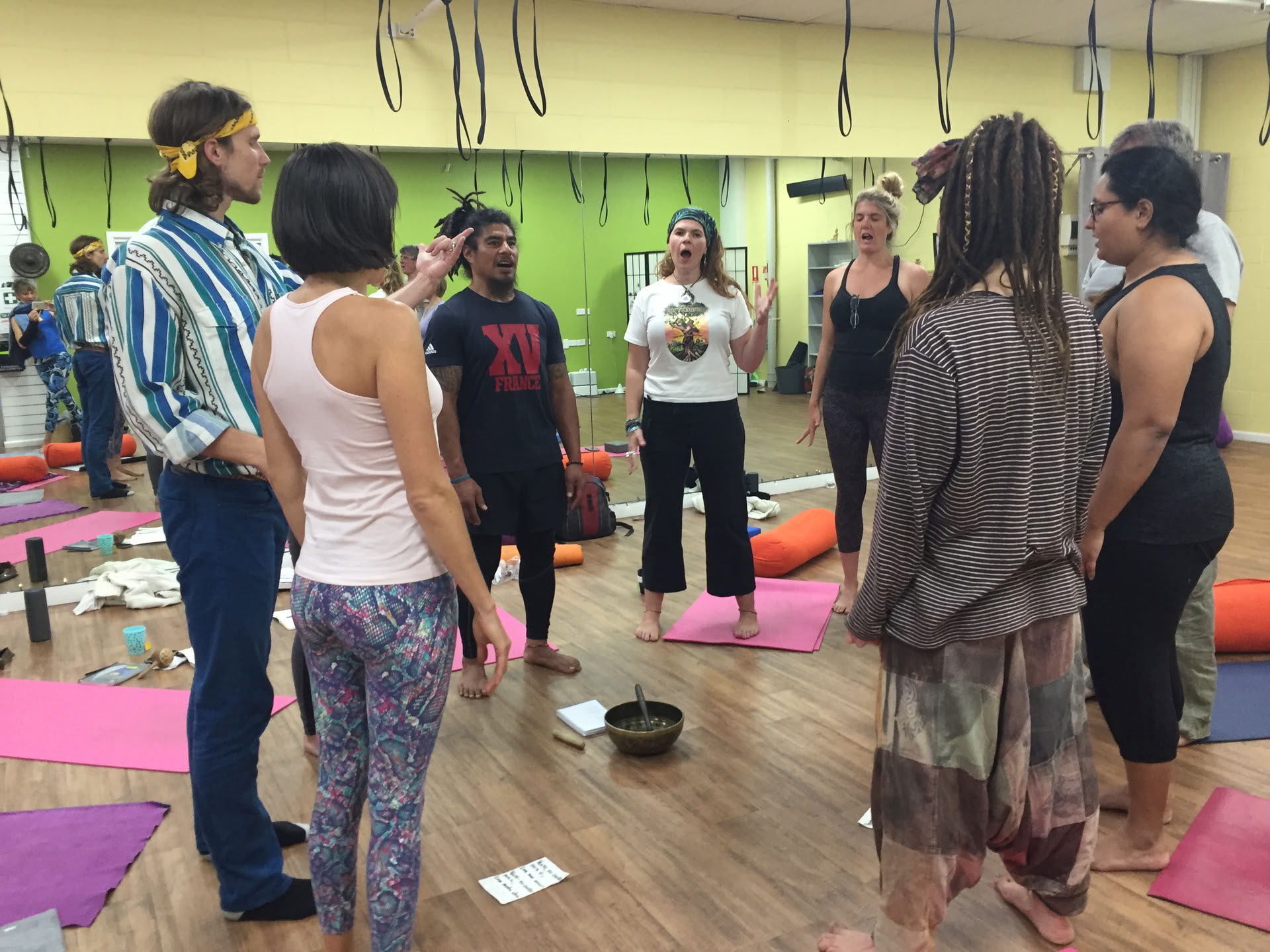 Yoga-Lehrer-Ausbildung – Dini Martinez