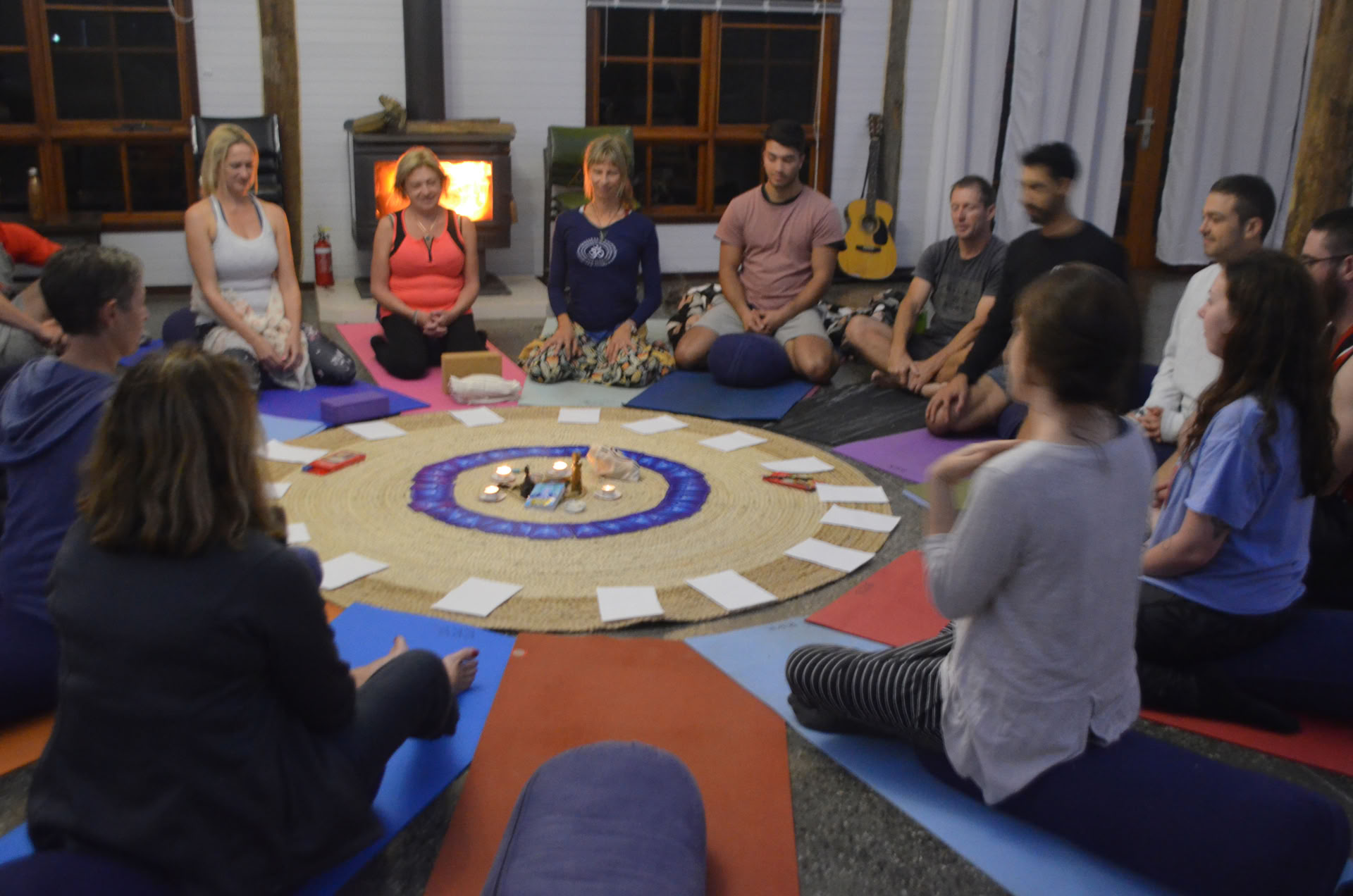 Yoga-Lehrer-Ausbildung – Dini Martinez