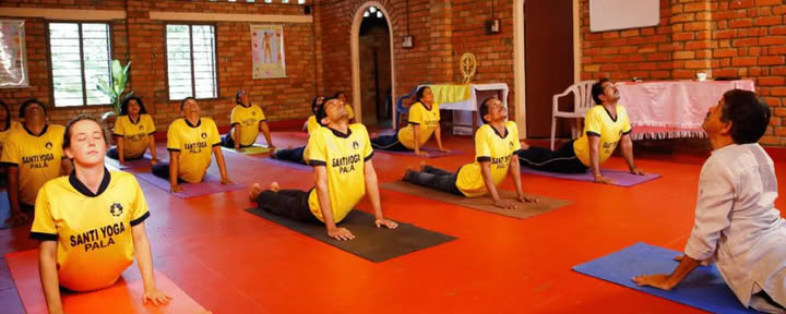 7 Tage Yoga Retreat & Wellness-Programm im Santhi Yogashram, Pala