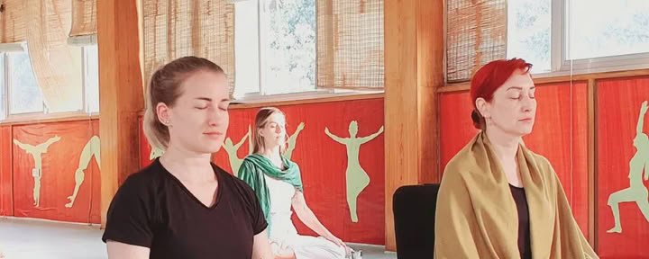 500-Stunden-Yoga-Lehrertraining in Rishikesh – 3. Sep. - 1. Nov.
