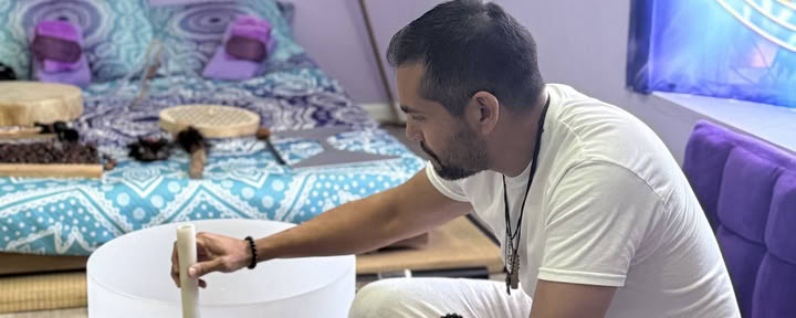 Sound Baths mit Christopher Chavez