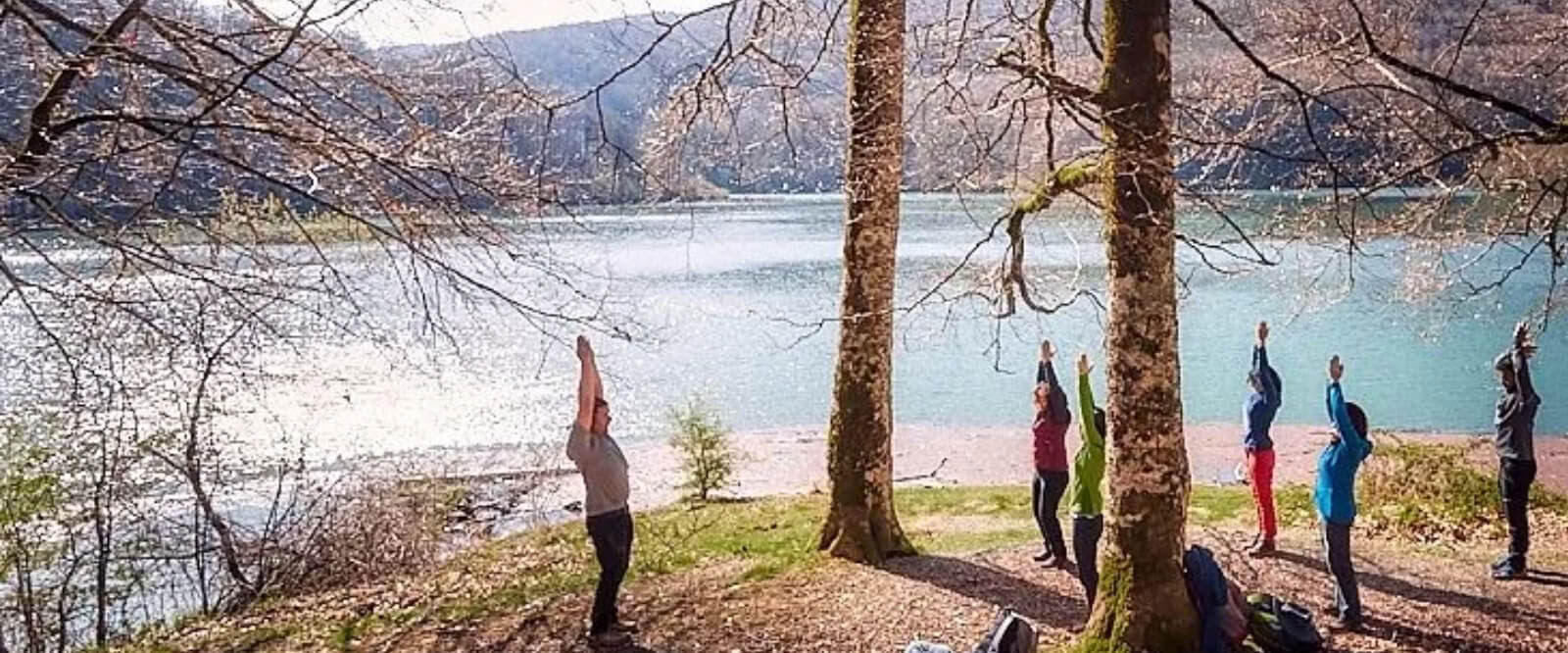 Tiefes Oktober-Yoga-Retreat: Ruhe & Wurzeln