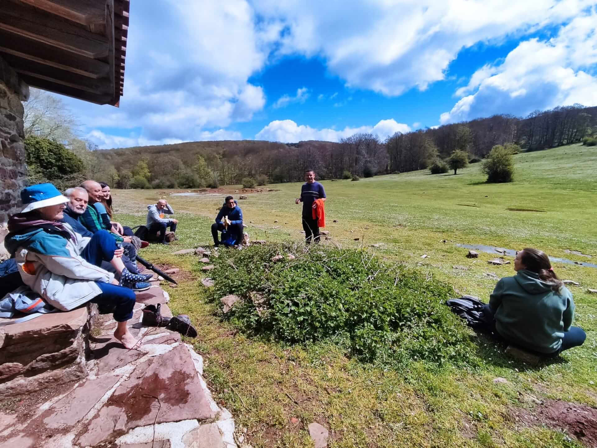 Sommer-Yoga- und Meditationsurlaub in Spanien: Sonne, Berge und Stille