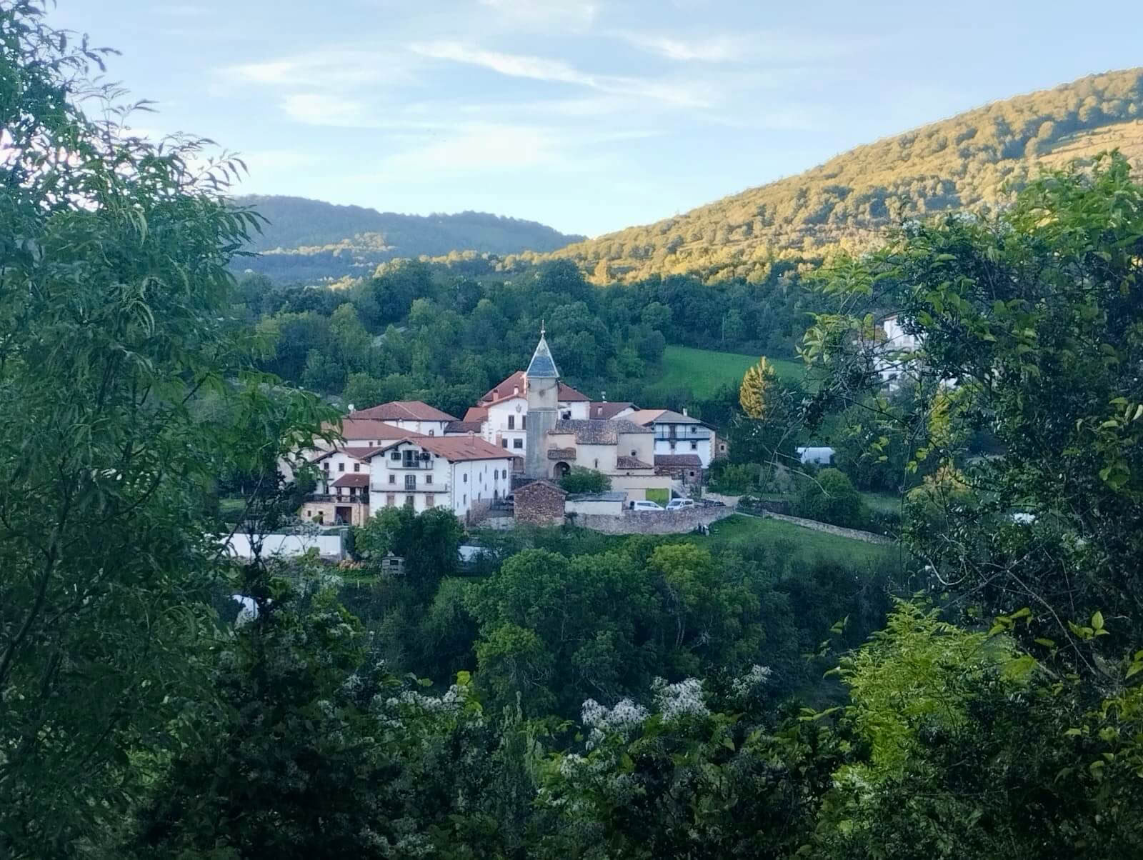 Sommer-Retreat der Stille: Yoga & Psychologie in den Pyrenäen
