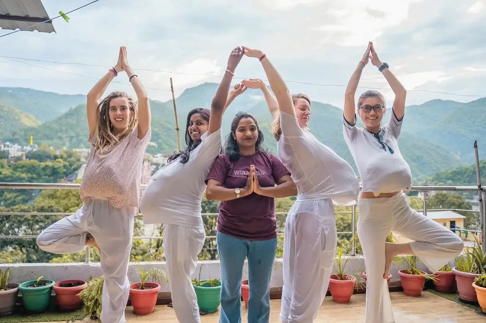 85-stündige Pränatal-Yoga-Lehrerausbildung in Rishikesh