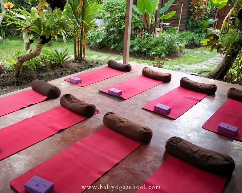 100-Stunden-Yin-Yoga-Lehrertraining auf Bali, Indonesien
