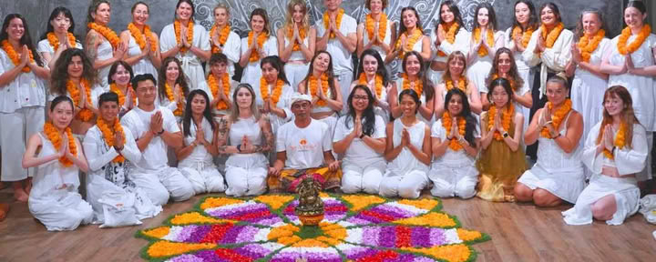 100-Stunden-Yin-Yoga-Lehrertraining auf Bali, Indonesien