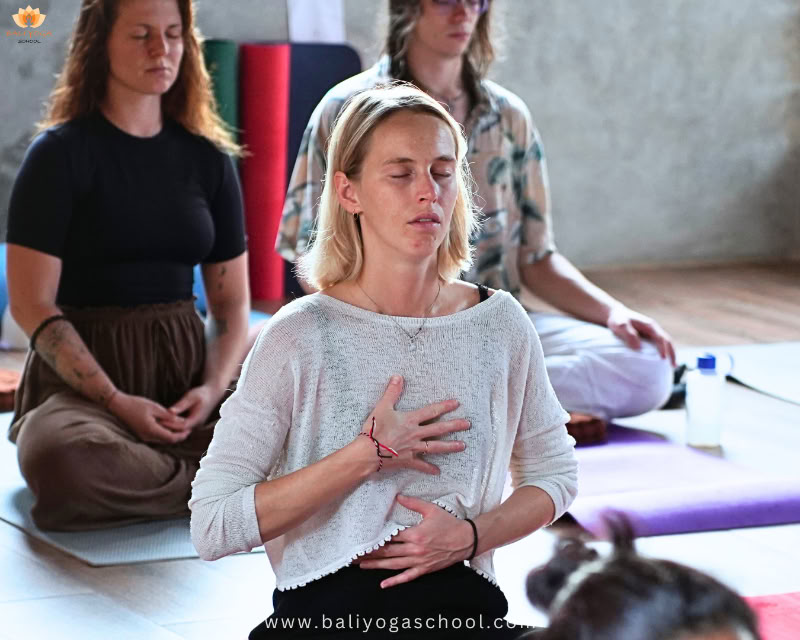 100-Stunden-Yoga-Lehrerausbildung in Uluwatu, Bali