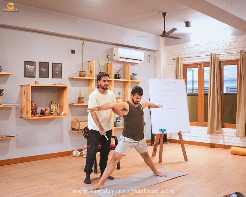 100-Stunden-Yoga-Lehrer-Ausbildung in Rishikesh, Indien