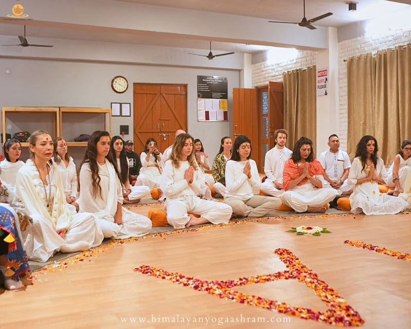100-Stunden-Yoga-Lehrer-Ausbildung in Rishikesh, Indien