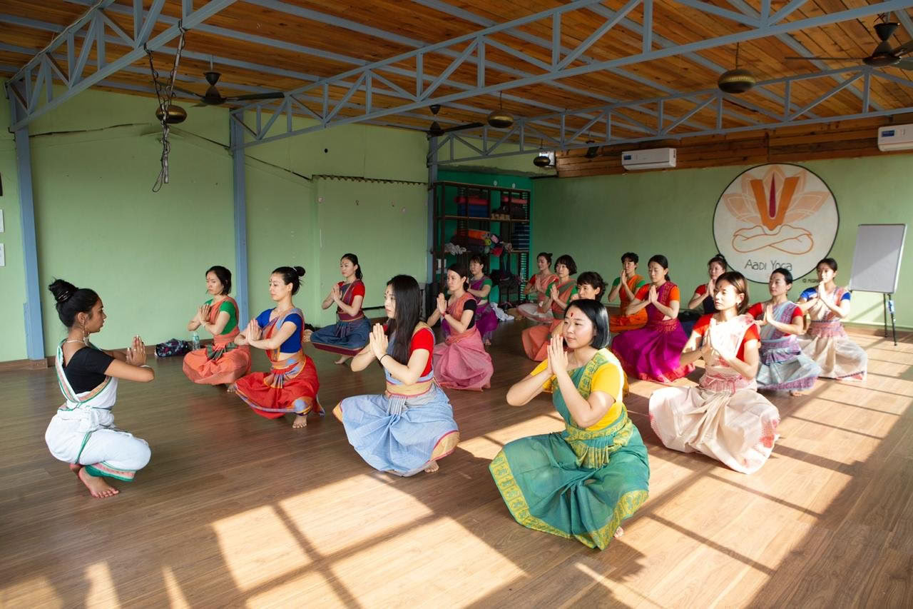100-Stunden-Yoga-Lehrerausbildung in Rishikesh