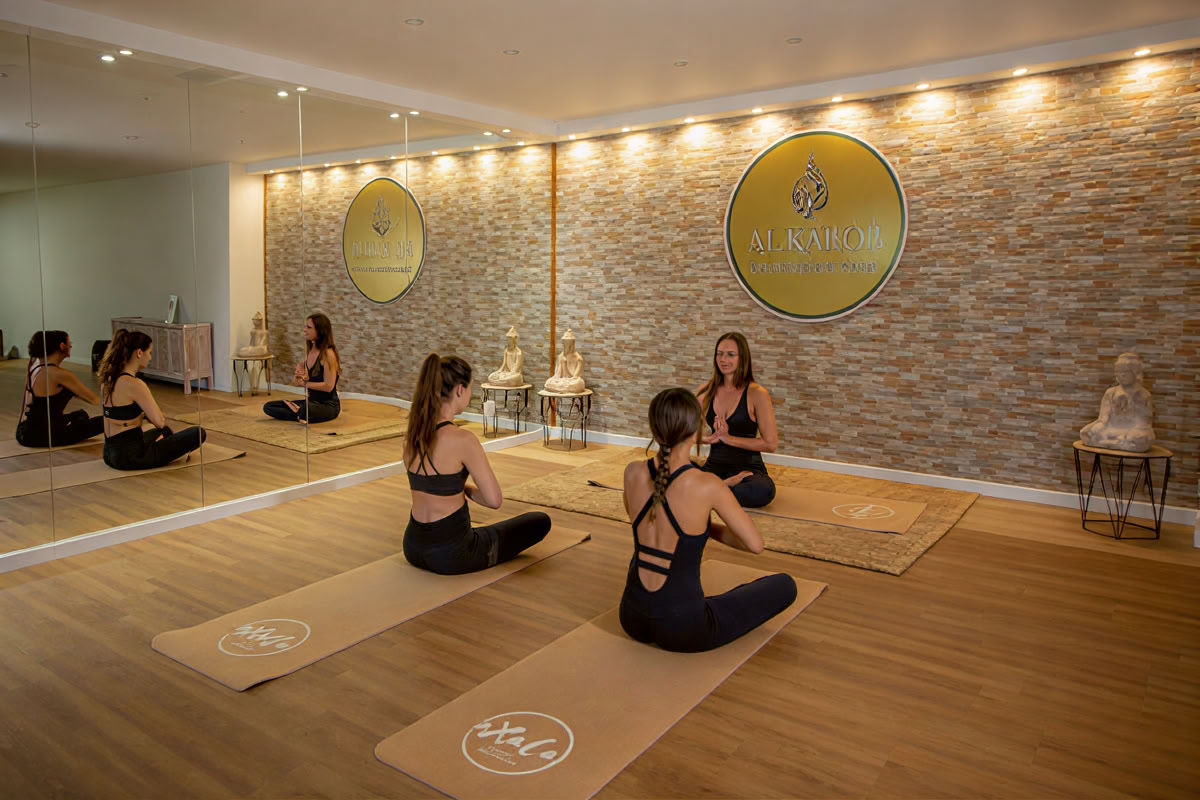 Yoga- und Meeresspaß-Programm (Surfen, Kajak & SUP) Albufeira Algarve