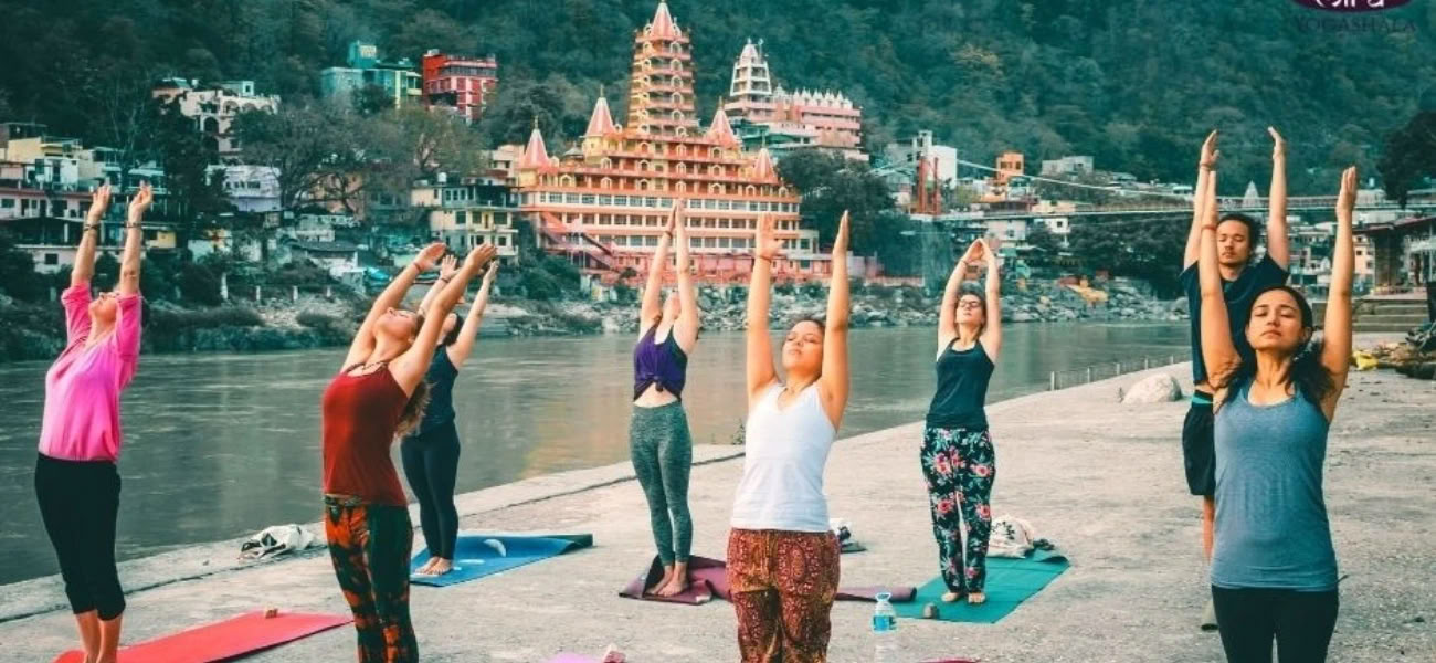 24-tägige RYT-200-Stunden-Yoga-Lehrer-Ausbildung