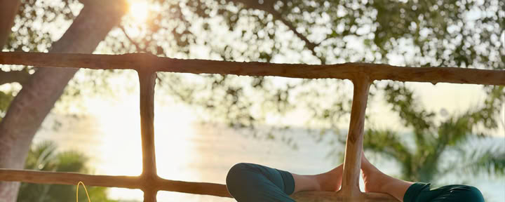 Den Körper nähren und die Seele mit aktivem und regenerativem Yoga neu ausrichten