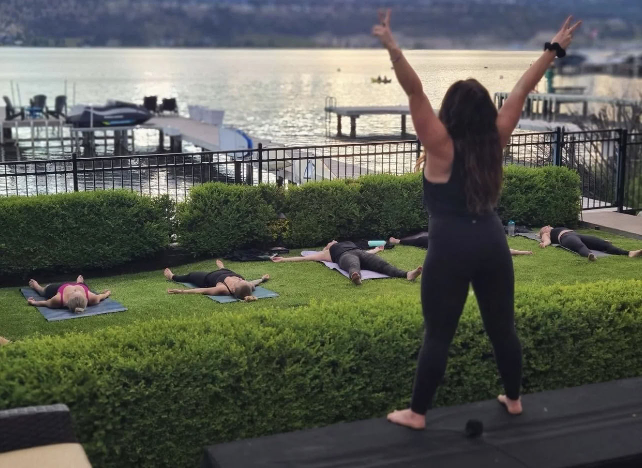 Dockside Flow: Yoga & Meditation am Okanagan-See!