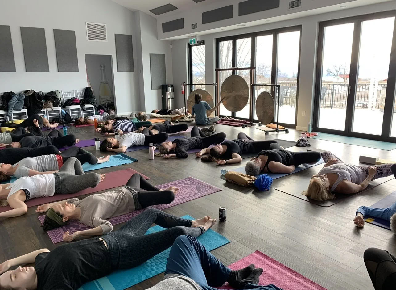 Dockside Flow: Yoga & Meditation am Okanagan-See!