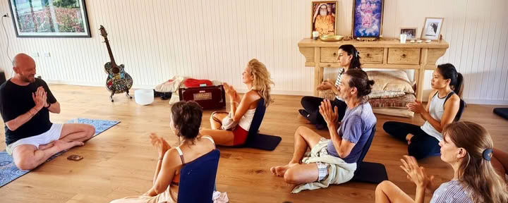 90-minütige Breathwork-Reise OM House Bondi
