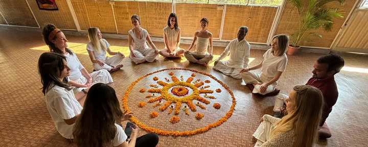 100-stündige Yogalehrerausbildung in Rishikesh