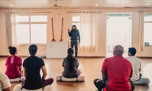 100-Stunden-Yoga-TTC