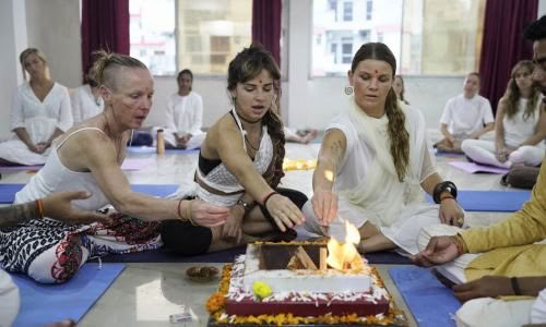 100-Stunden-Yoga-TTC