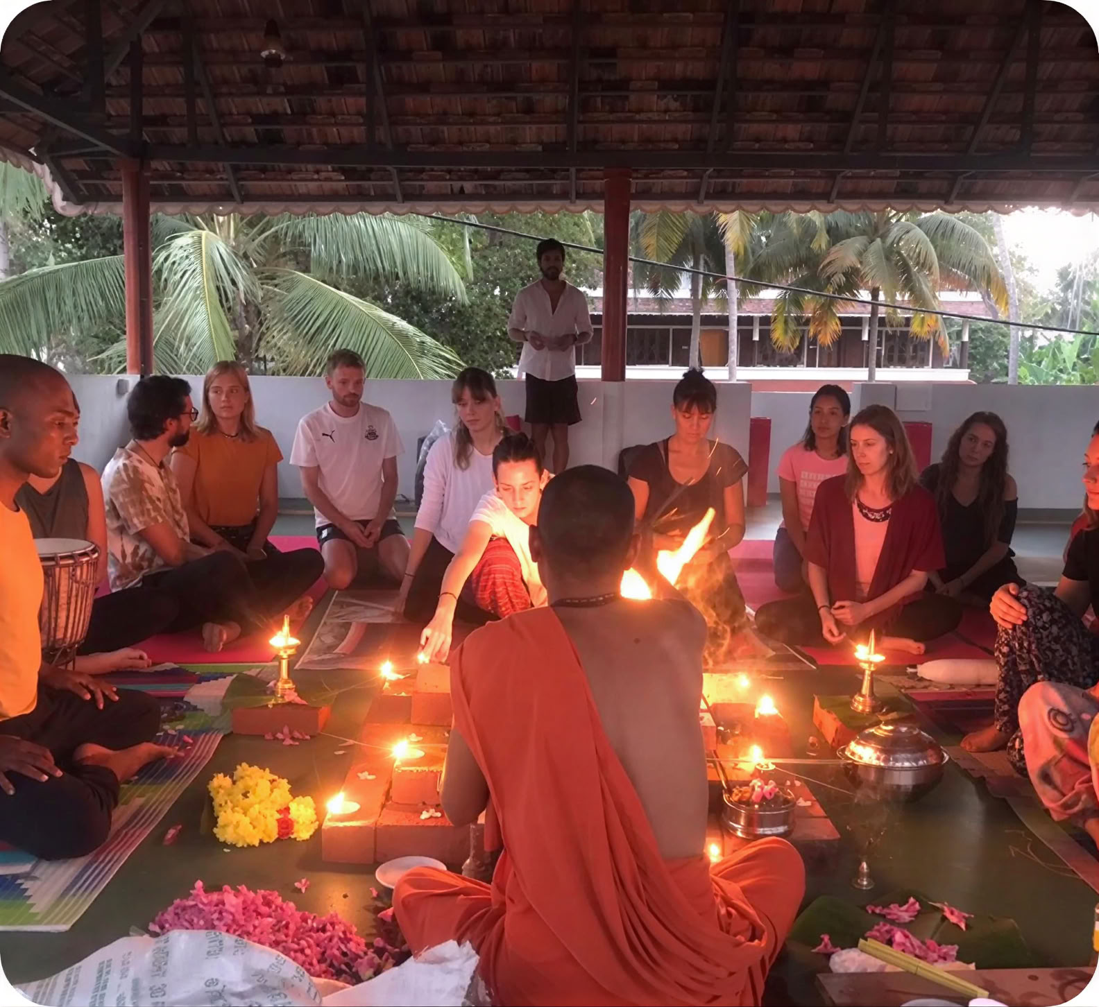 21-tägige 200-Stunden-Yoga-Lehrer-Ausbildung in Kerala