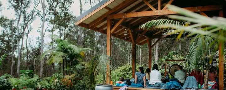 Neumond-Yoga, Herstellung von Kristallschmuck & Soundbath-Reise