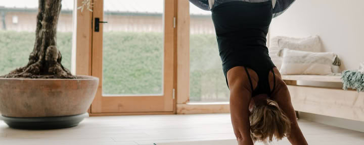 Aerial- und Trapez-Yoga-Workshop für Fortgeschrittene mit Jane & Zoe