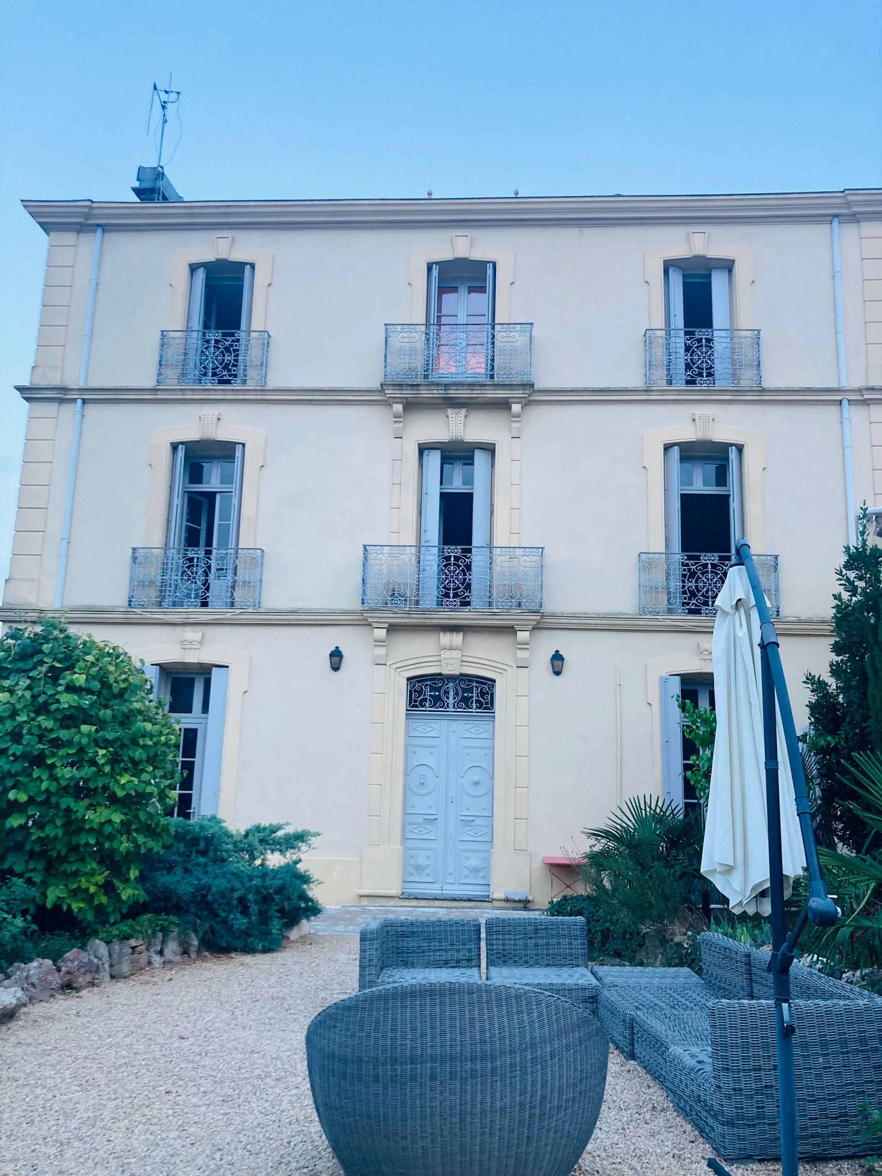 Entfache dein inneres Strahlen neu: Yoga- & Meditations-Retreat in Südfrankreich
