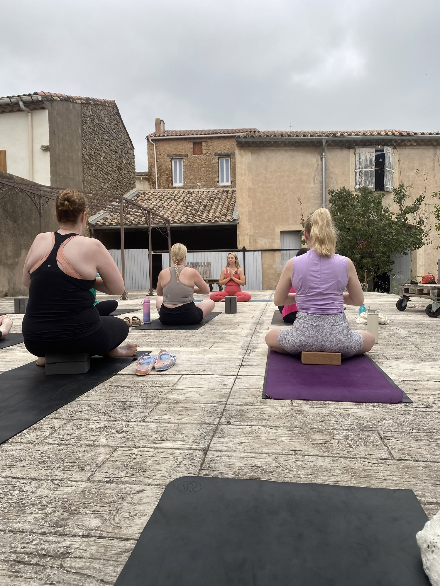 Entfache dein inneres Strahlen neu: Yoga- & Meditations-Retreat in Südfrankreich
