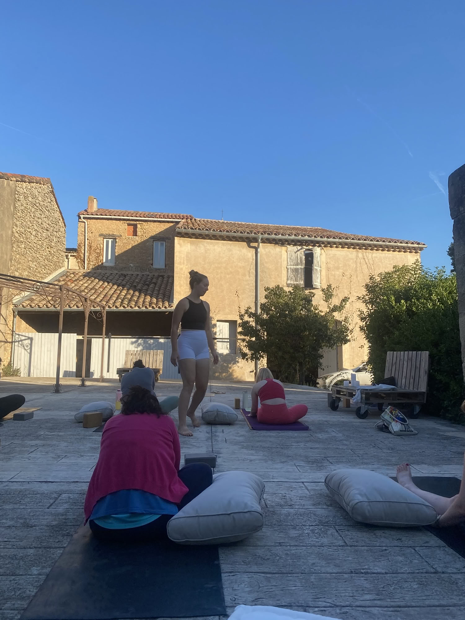 Entfache dein inneres Strahlen neu: Yoga- & Meditations-Retreat in Südfrankreich
