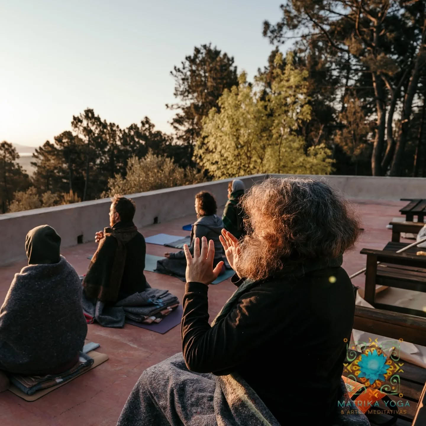 Yoga-, Tantra- und Mantra-Chanting-Retreat mit Pablo Ferrero. Mitarbeit: Bárbara Montes.