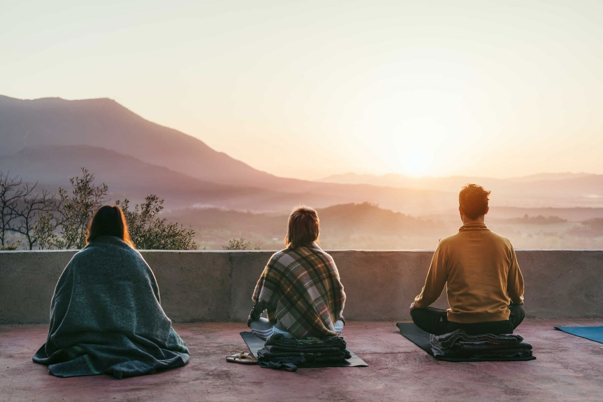 Yoga-, Tantra- und Mantra-Chanting-Retreat mit Pablo Ferrero. Mitarbeit: Bárbara Montes.