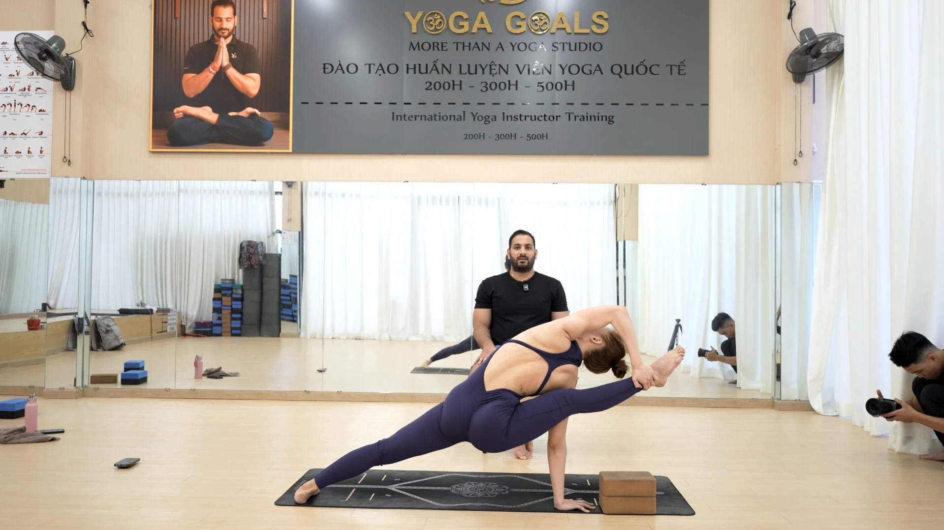 300-Stunden-Fortbildung für fortgeschrittene Yogalehrerinnen und Yogalehrer