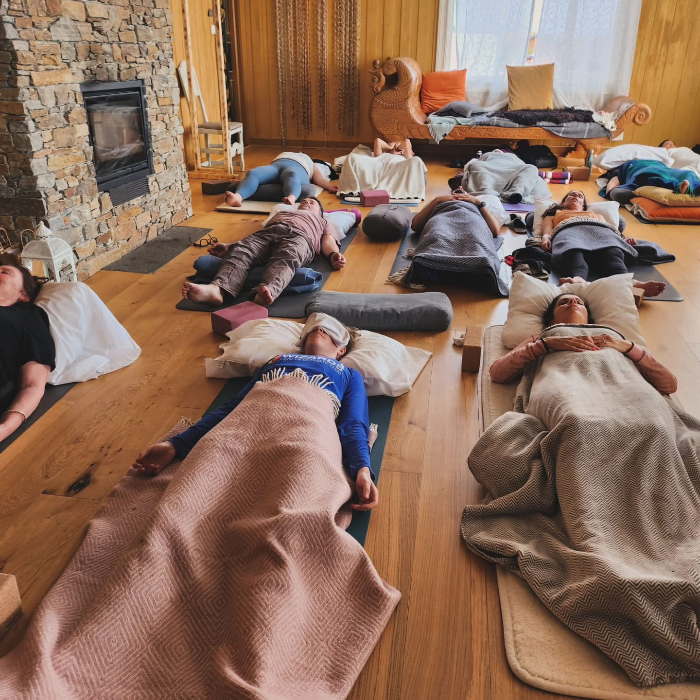Herbstatem: Ein erholsames Yoga-Retreat zur Stresslinderung