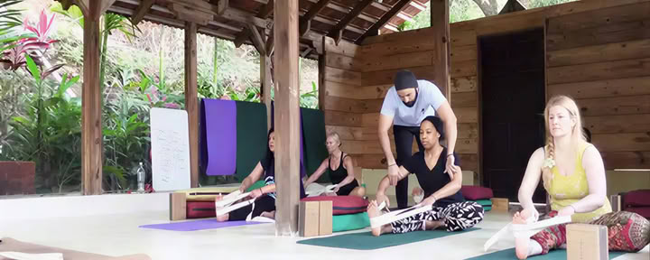 200-Stunden-Yoga-Therapie-Lehrerausbildung