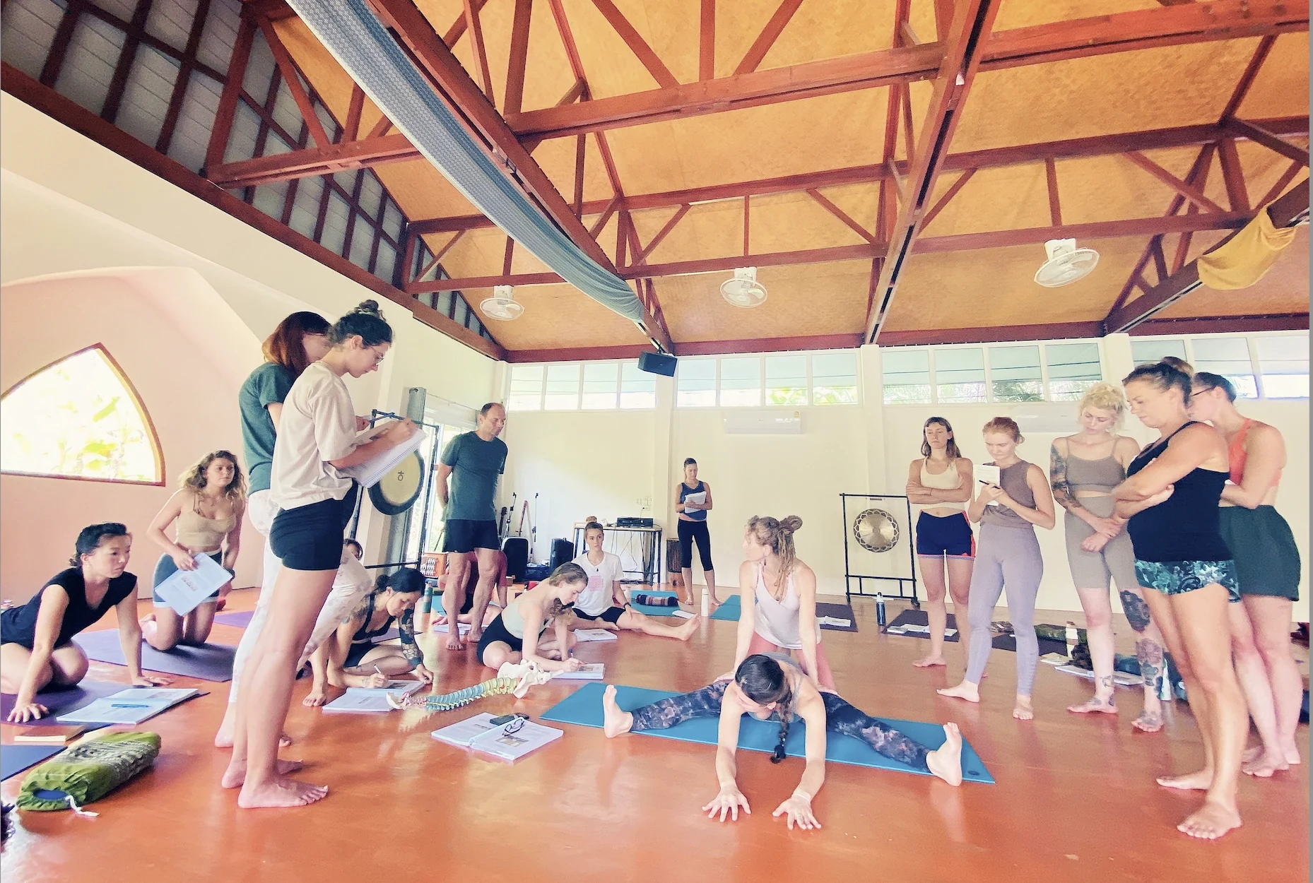 200-Stunden-Holistisches Yoga- und Klangtherapie-Lehrertraining
