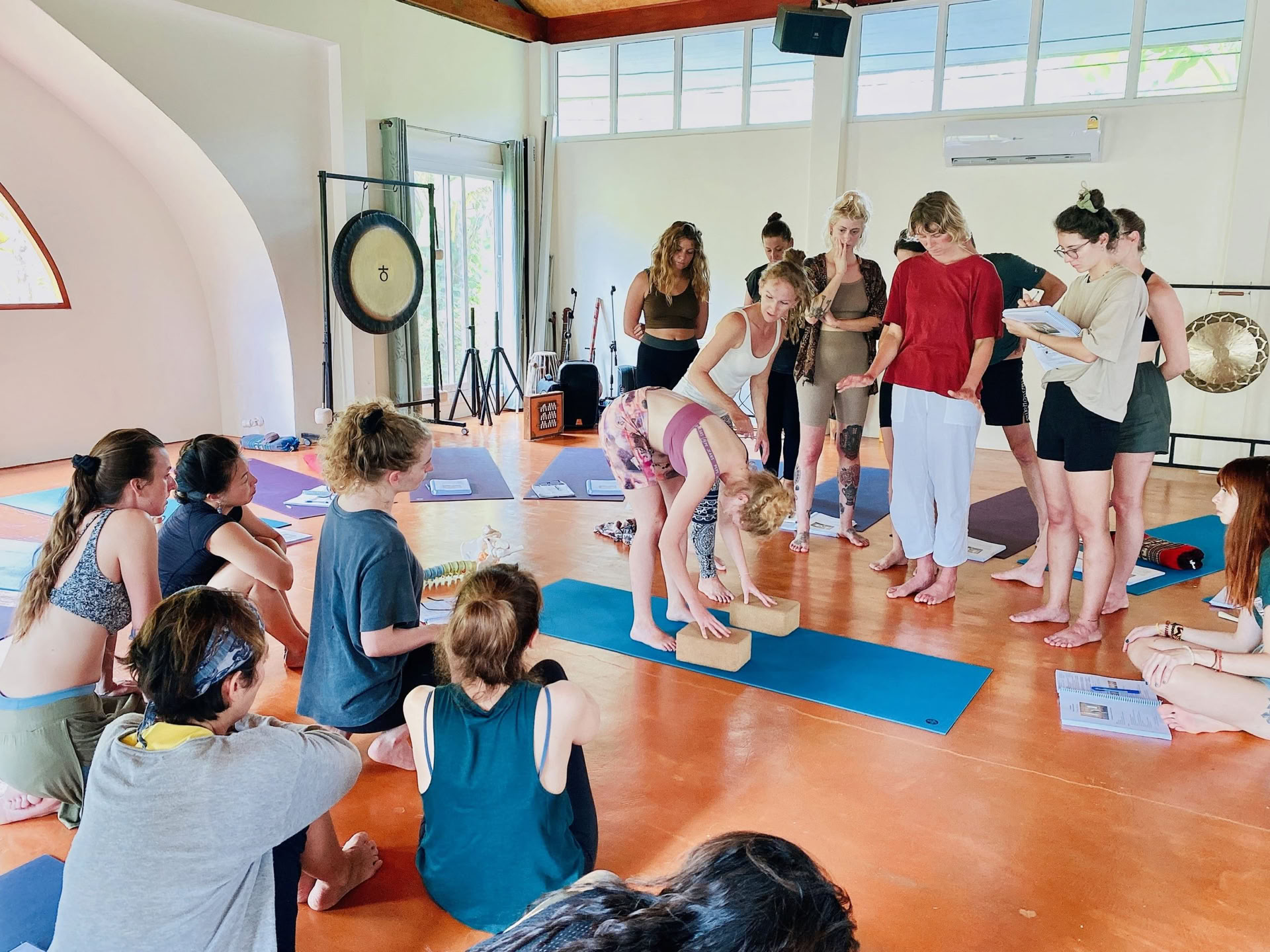 200-Stunden-Holistisches Yoga- und Klangtherapie-Lehrertraining