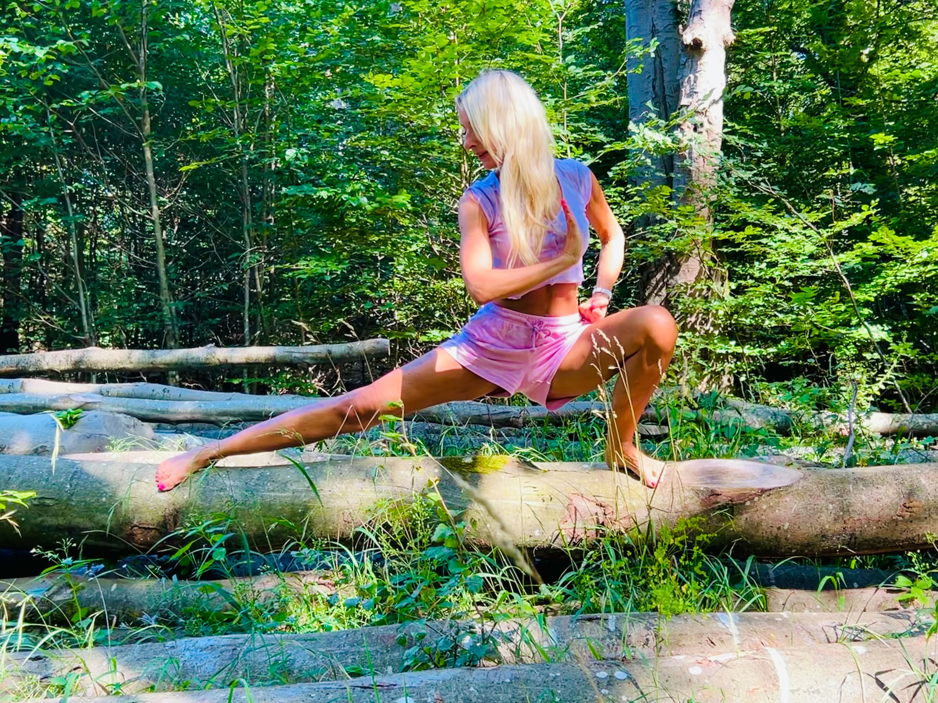 Verwurzelt in der Natur: Ein Yoga- und Qi-Gong-Retreat unter Bäumen