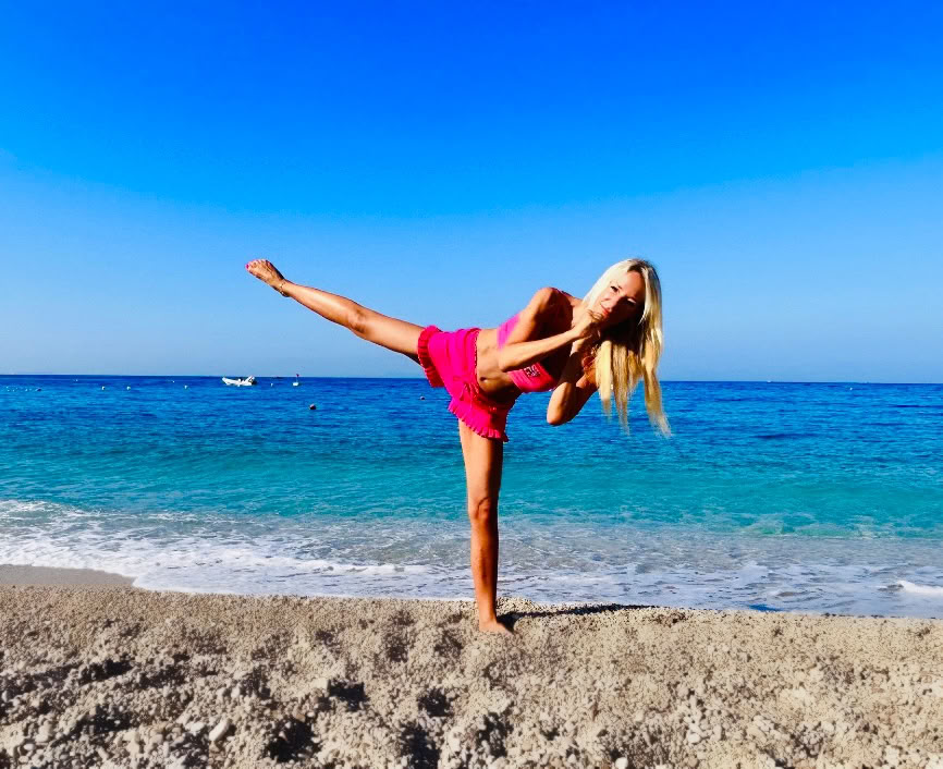 Küstenkrieger: Ein Retreat für Kampfkünste und Yoga am Strand von Divjaka