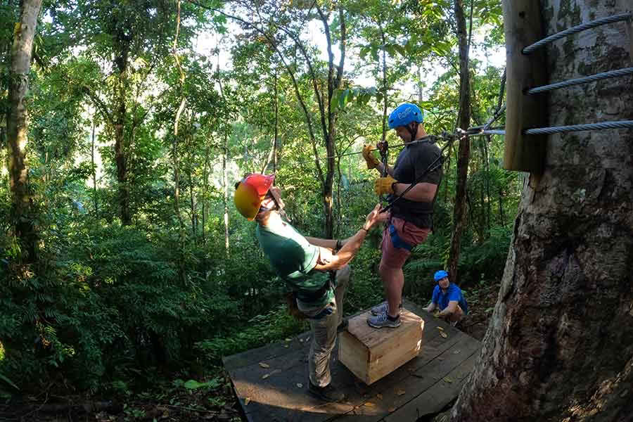 Ziplining auf dem Pacuare-Fluss