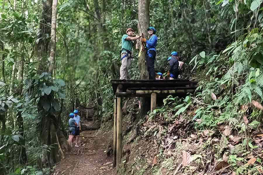 Ziplining auf dem Pacuare-Fluss