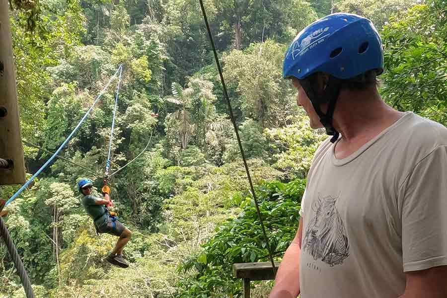 Ziplining auf dem Pacuare-Fluss