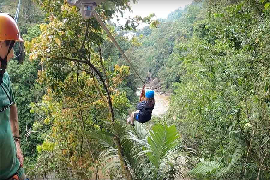 Ziplining auf dem Pacuare-Fluss