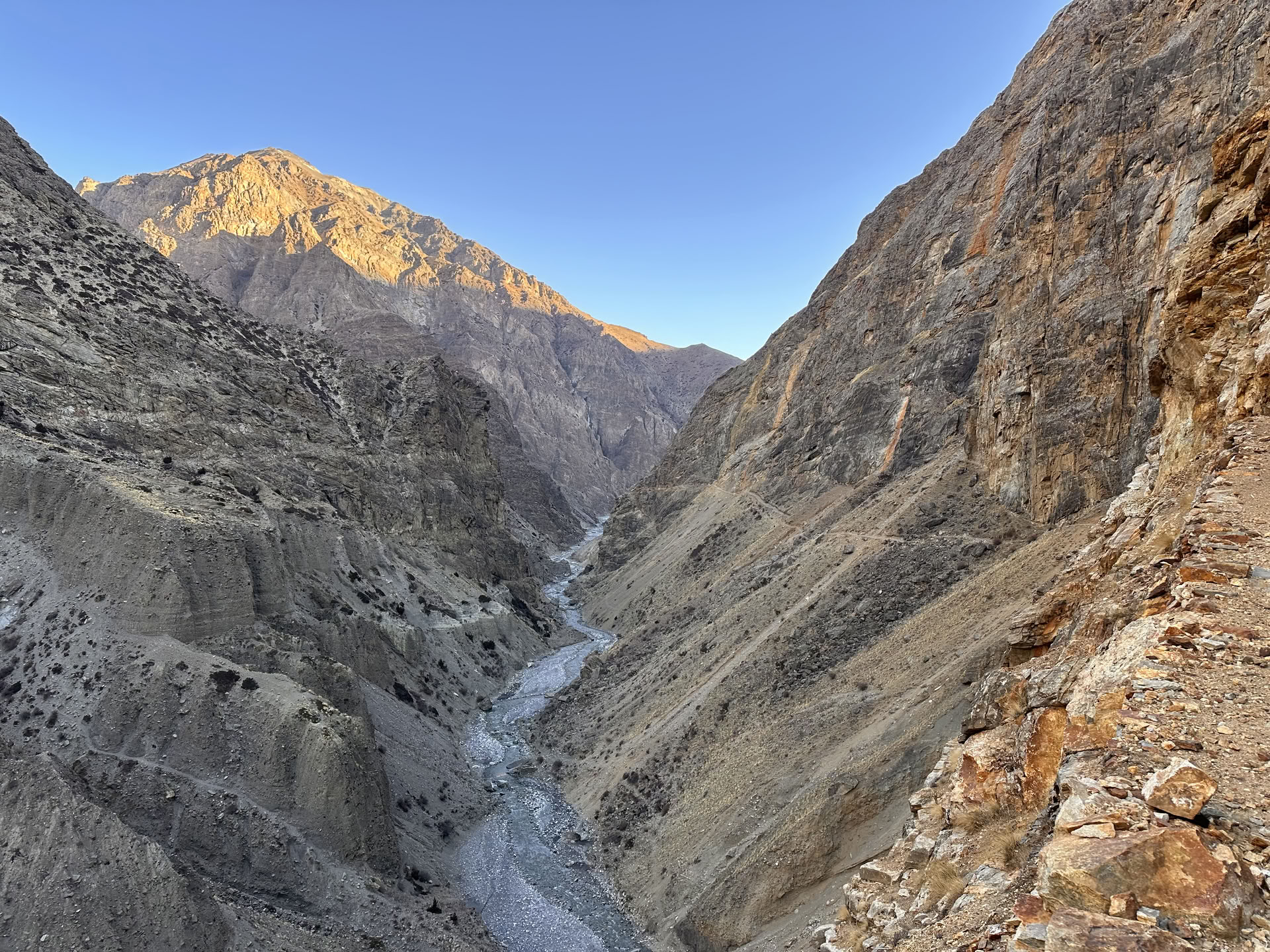 Yoga-Trekking auf dem Annapurna Circuit mit dem Tilicho-See