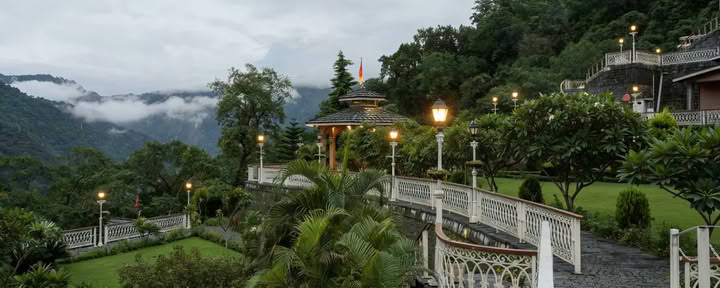 500-Stunden-Yogalehrerausbildung in Rishikesh
