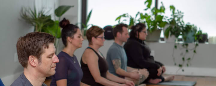 Mittwochs 18 Uhr Vinyasa