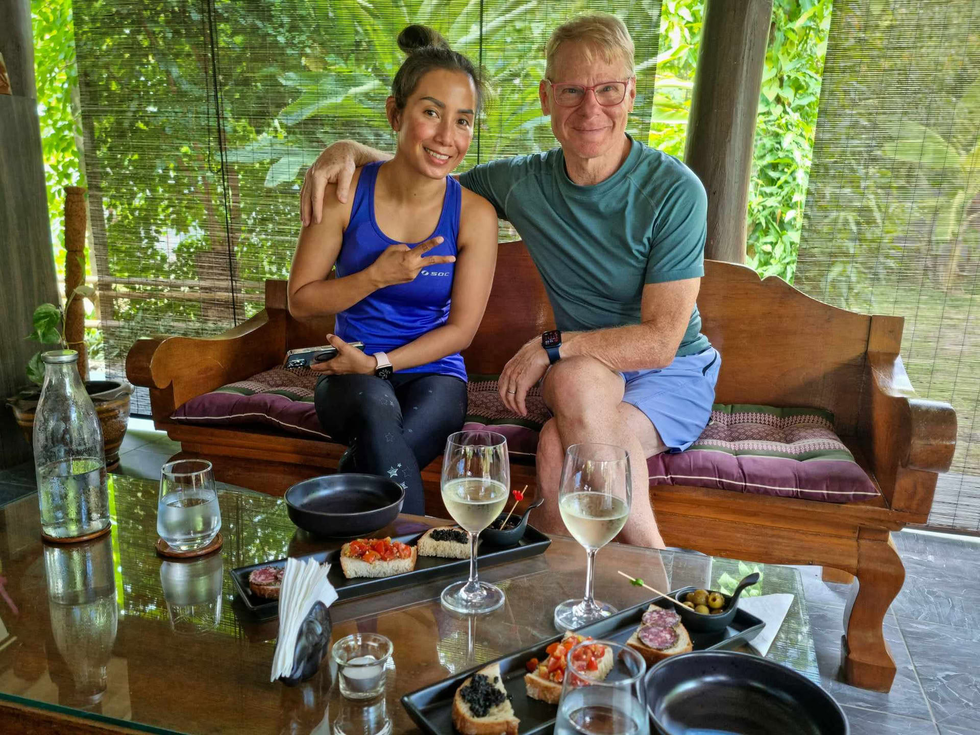 Ein Toast auf das Wohlbefinden – Yoga & Wein