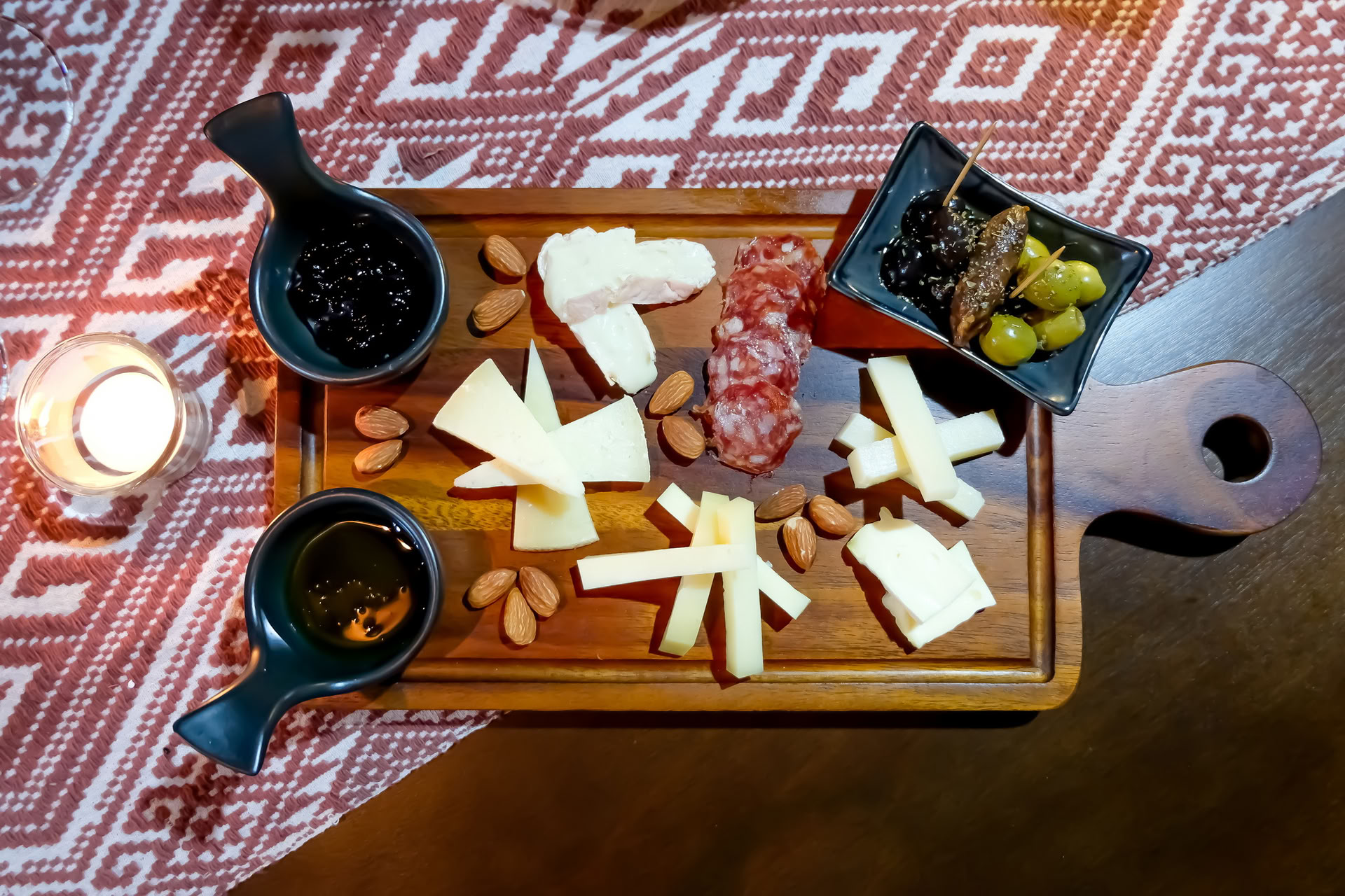 Ein Toast auf das Wohlbefinden – Yoga & Wein